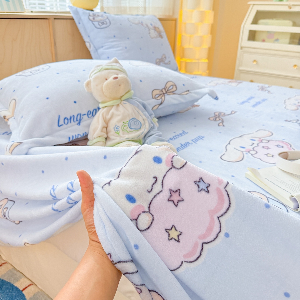 91家纺网 家纺一手货源 找家纺 名兮家居 2025新款经典奥特曼-三丽鸥高克重牛奶绒床单 甜品大耳狗