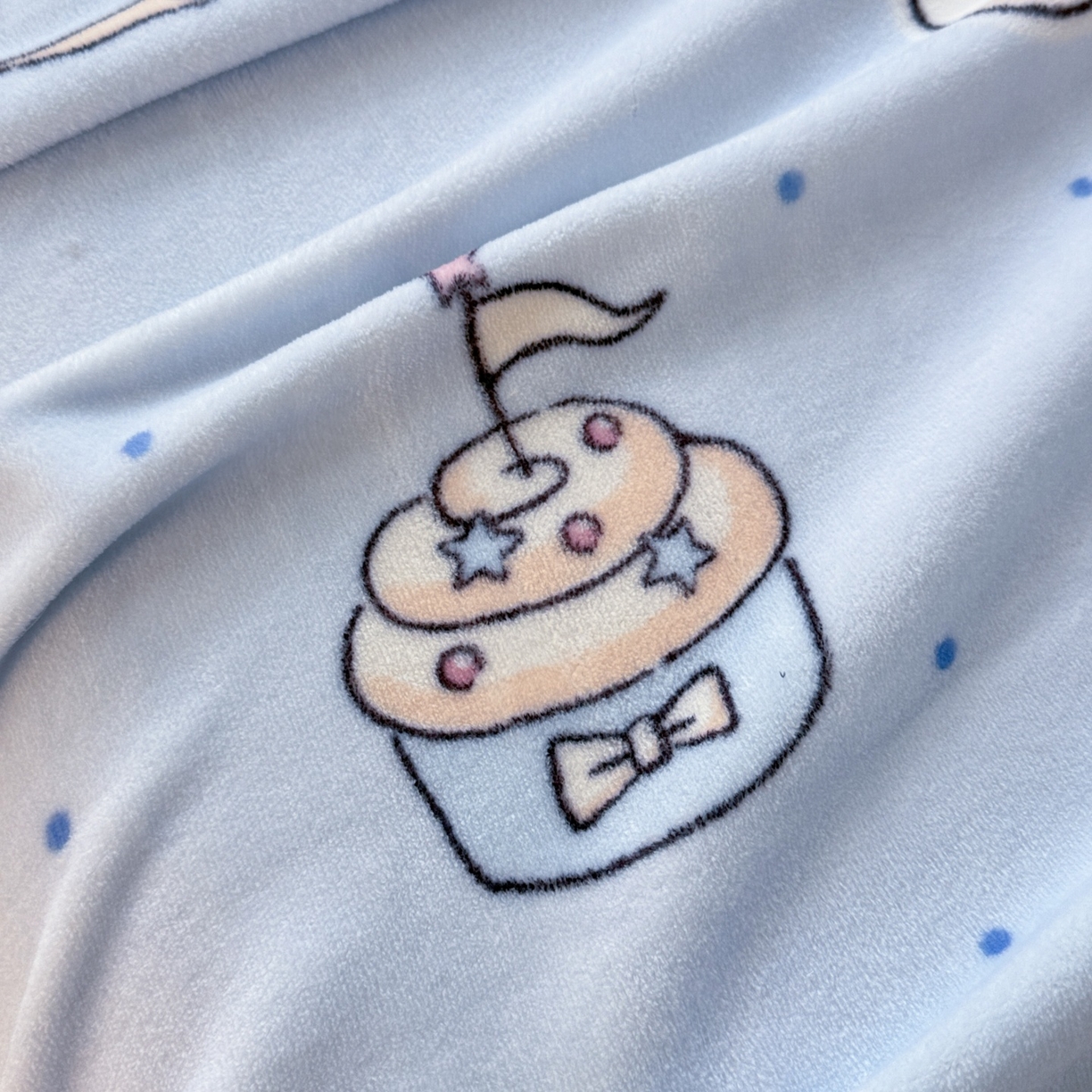 91家纺网 家纺一手货源 找家纺 名兮家居 2025新款经典奥特曼-三丽鸥高克重牛奶绒床单 甜品大耳狗