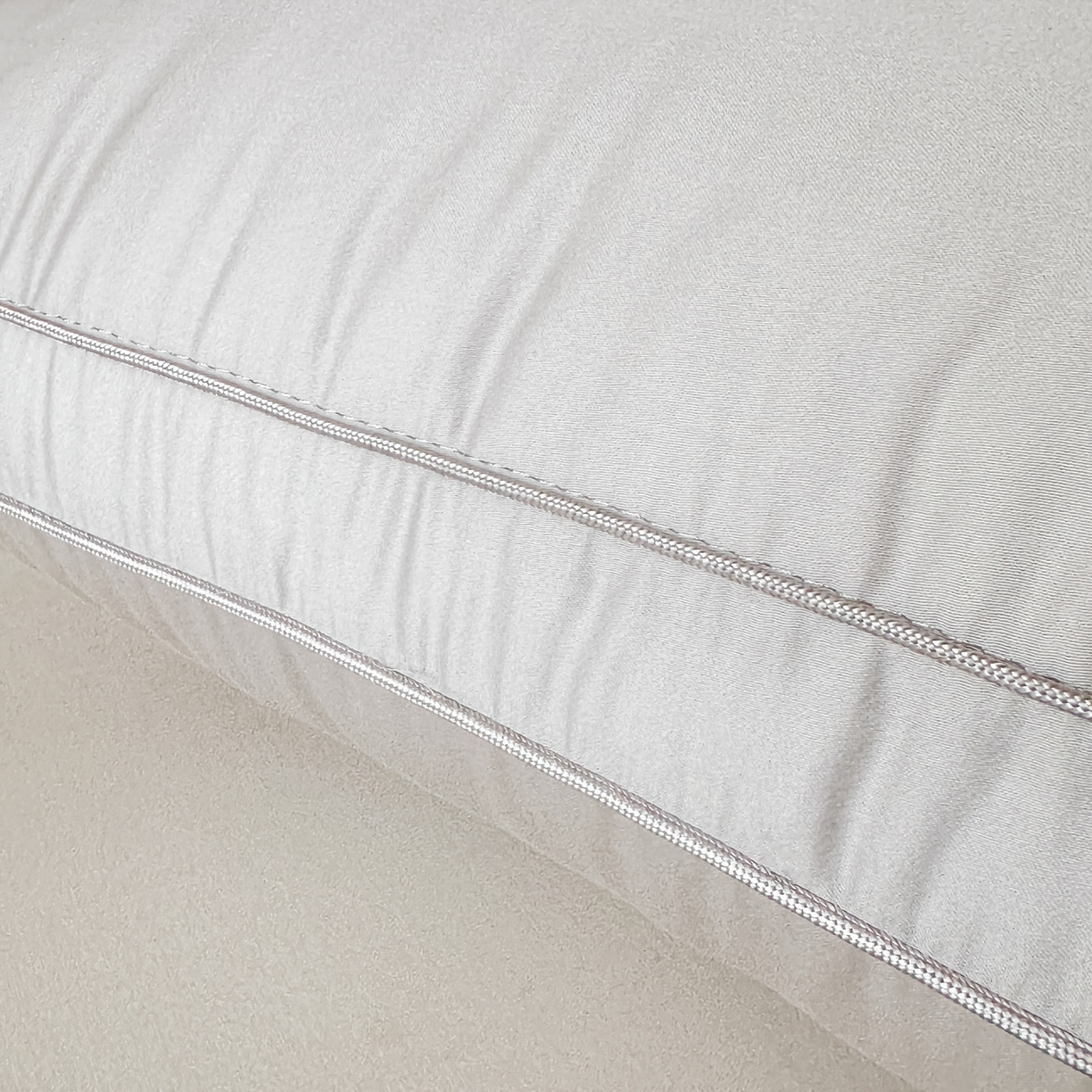 91家纺网 家纺一手货源 找家纺 宇诺家纺 2025新款莱赛尔羽丝绒枕头枕芯 灰色