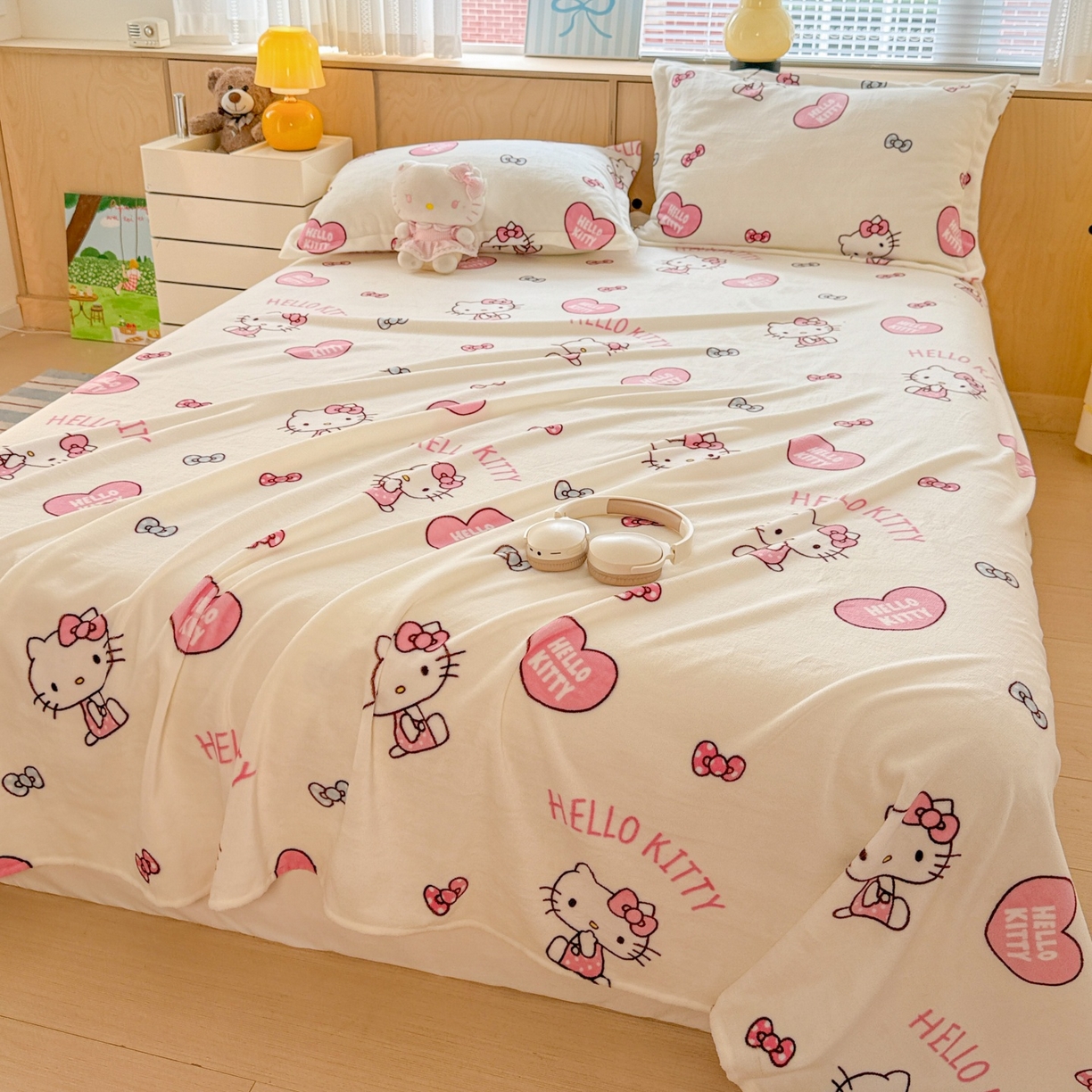 91家纺网 家纺一手货源 找家纺 名兮家居 2025新款经典奥特曼-三丽鸥高克重牛奶绒床单 甜心kt