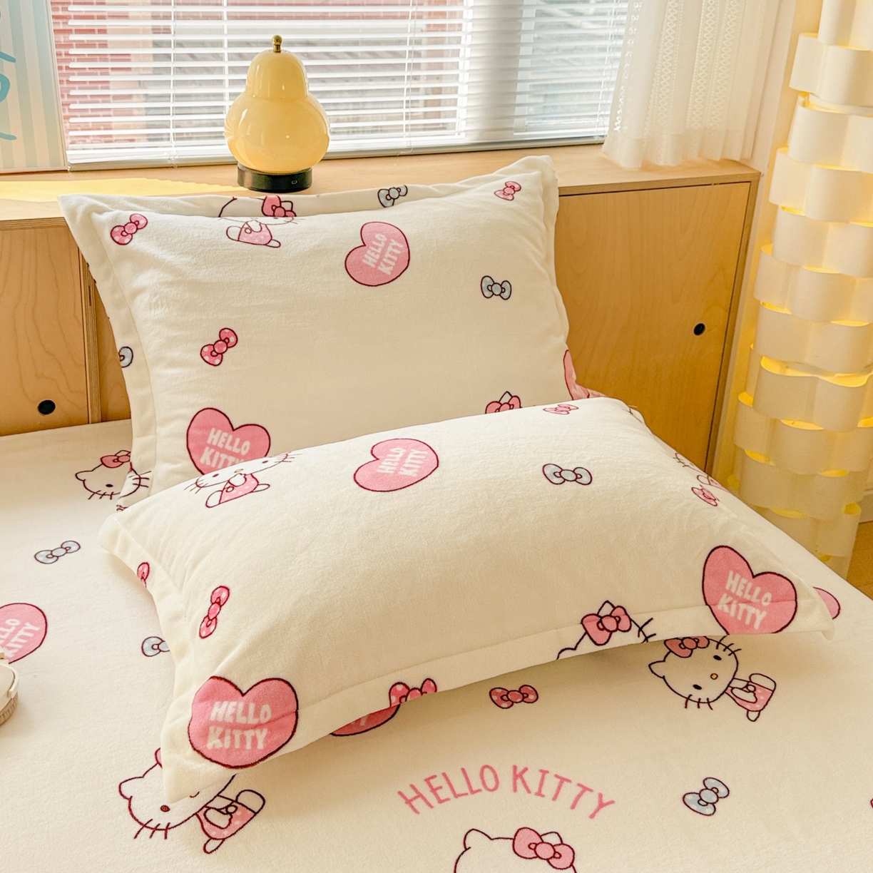 91家纺网 家纺一手货源 找家纺 名兮家居 2025新款经典奥特曼-三丽鸥高克重牛奶绒床单 甜心kt