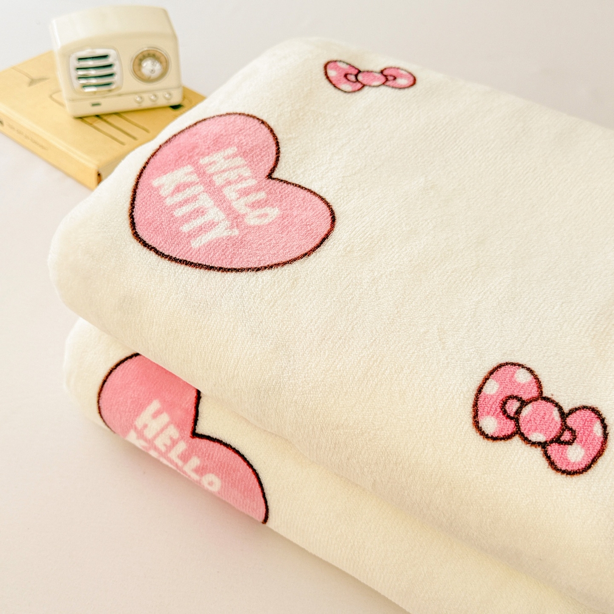 91家纺网 家纺一手货源 找家纺 名兮家居 2025新款经典奥特曼-三丽鸥高克重牛奶绒床单 甜心kt