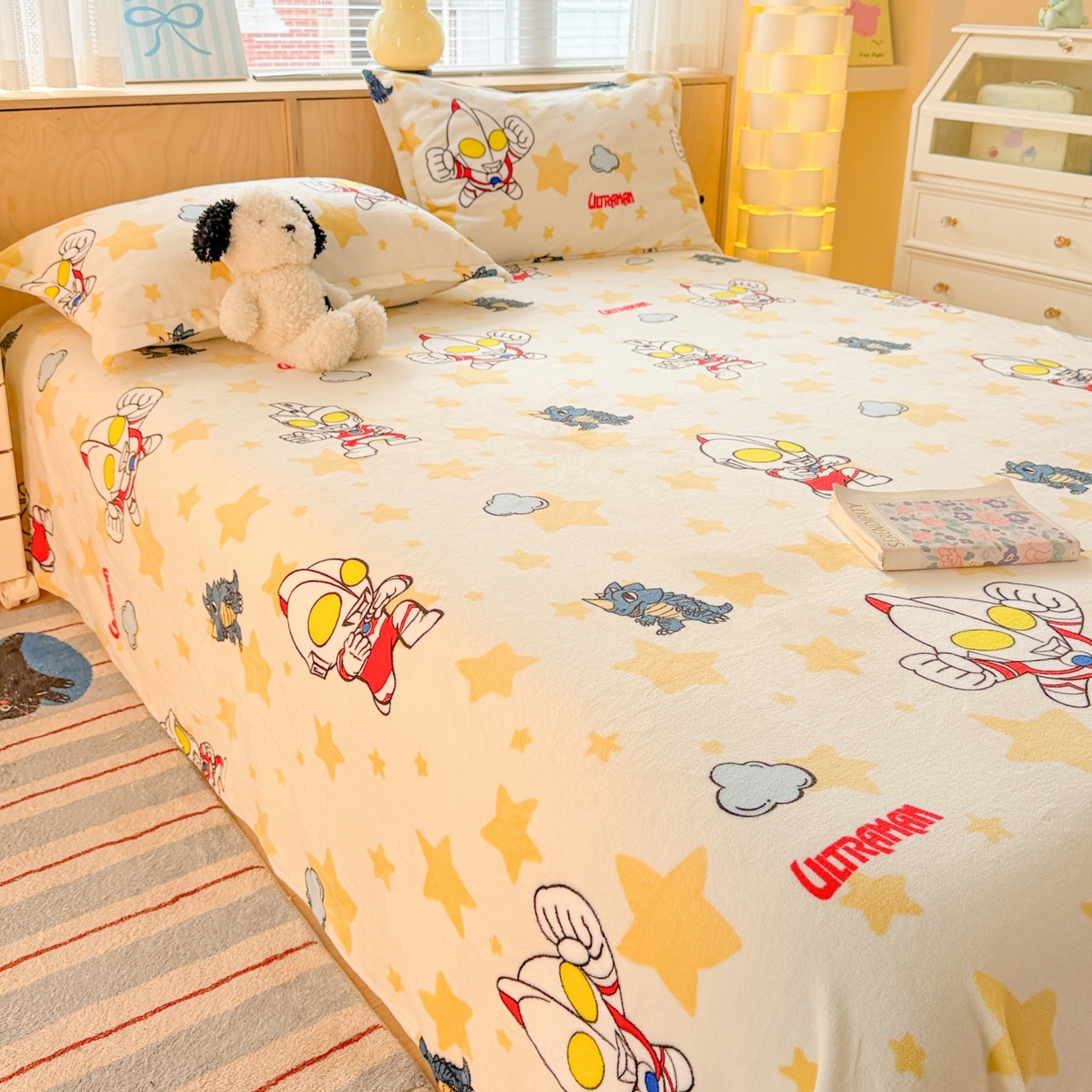 91家纺网 家纺一手货源 找家纺 名兮家居 2025新款经典奥特曼-三丽鸥高克重牛奶绒床单 星空战士