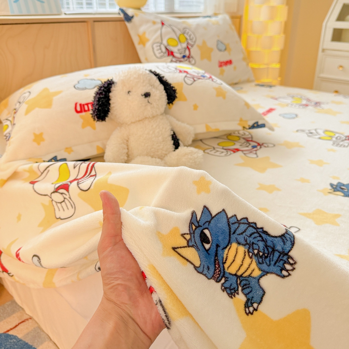 91家纺网 家纺一手货源 找家纺 名兮家居 2025新款经典奥特曼-三丽鸥高克重牛奶绒床单 星空战士