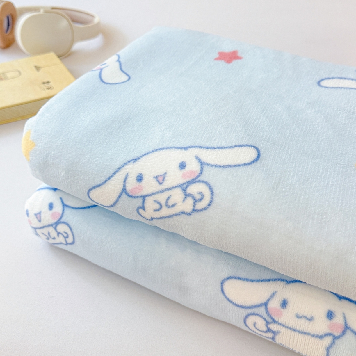 91家纺网 家纺一手货源 找家纺 名兮家居 2025新款经典奥特曼-三丽鸥高克重牛奶绒床单 星星大耳狗