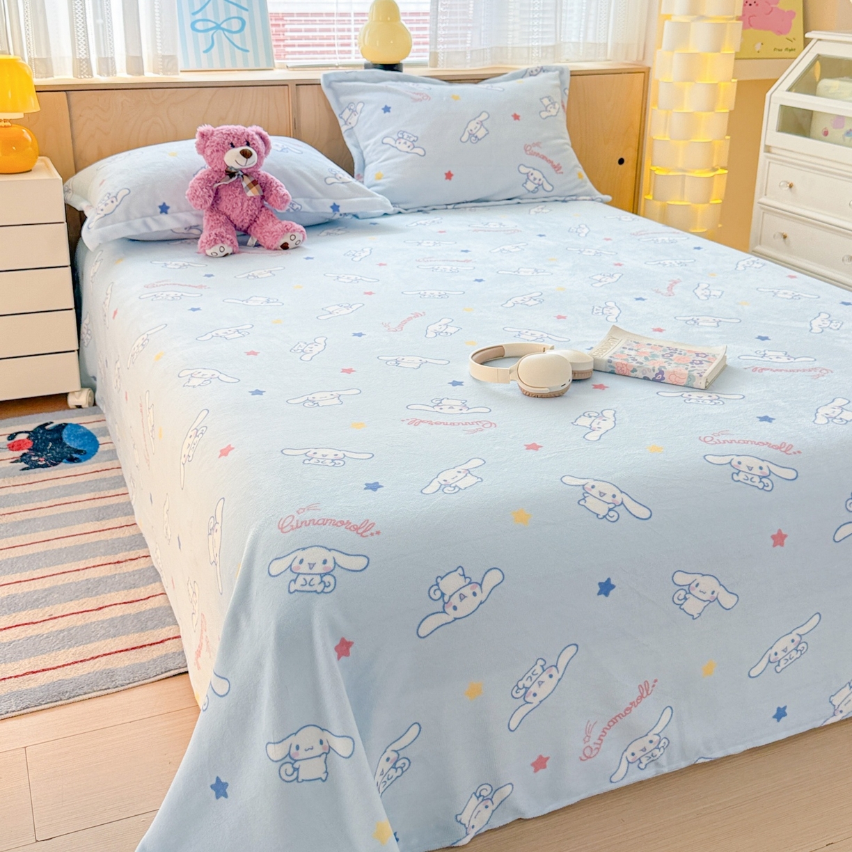 91家纺网 家纺一手货源 找家纺 名兮家居 2025新款经典奥特曼-三丽鸥高克重牛奶绒床单 星星大耳狗