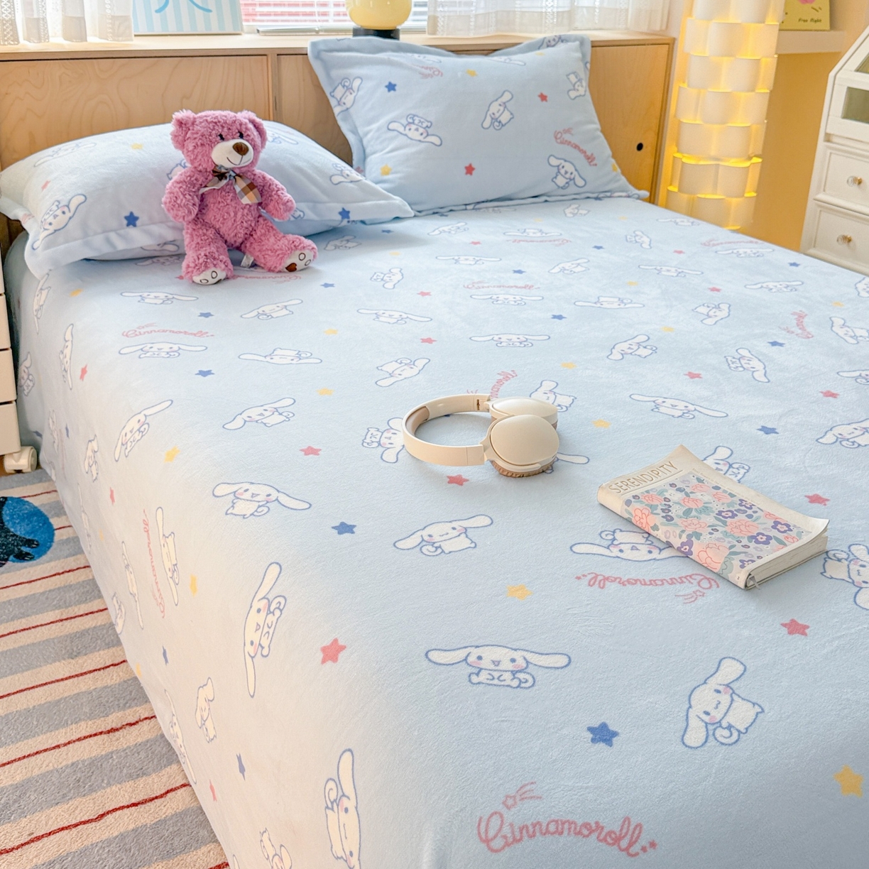 91家纺网 家纺一手货源 找家纺 名兮家居 2025新款经典奥特曼-三丽鸥高克重牛奶绒床单 星星大耳狗