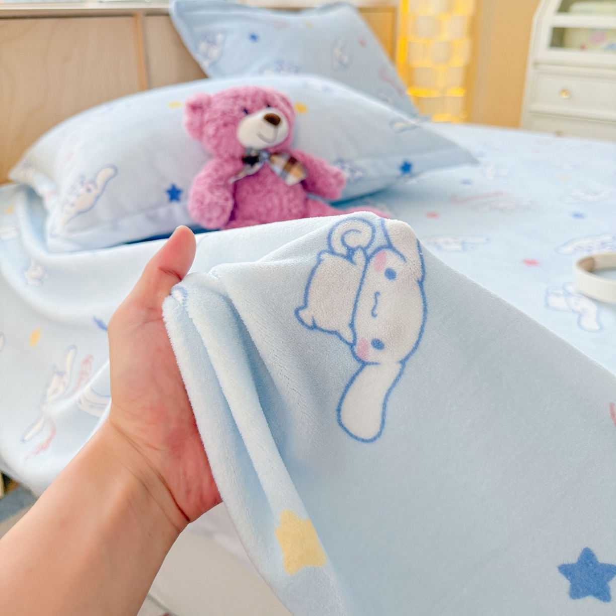 91家纺网 家纺一手货源 找家纺 名兮家居 2025新款经典奥特曼-三丽鸥高克重牛奶绒床单 星星大耳狗