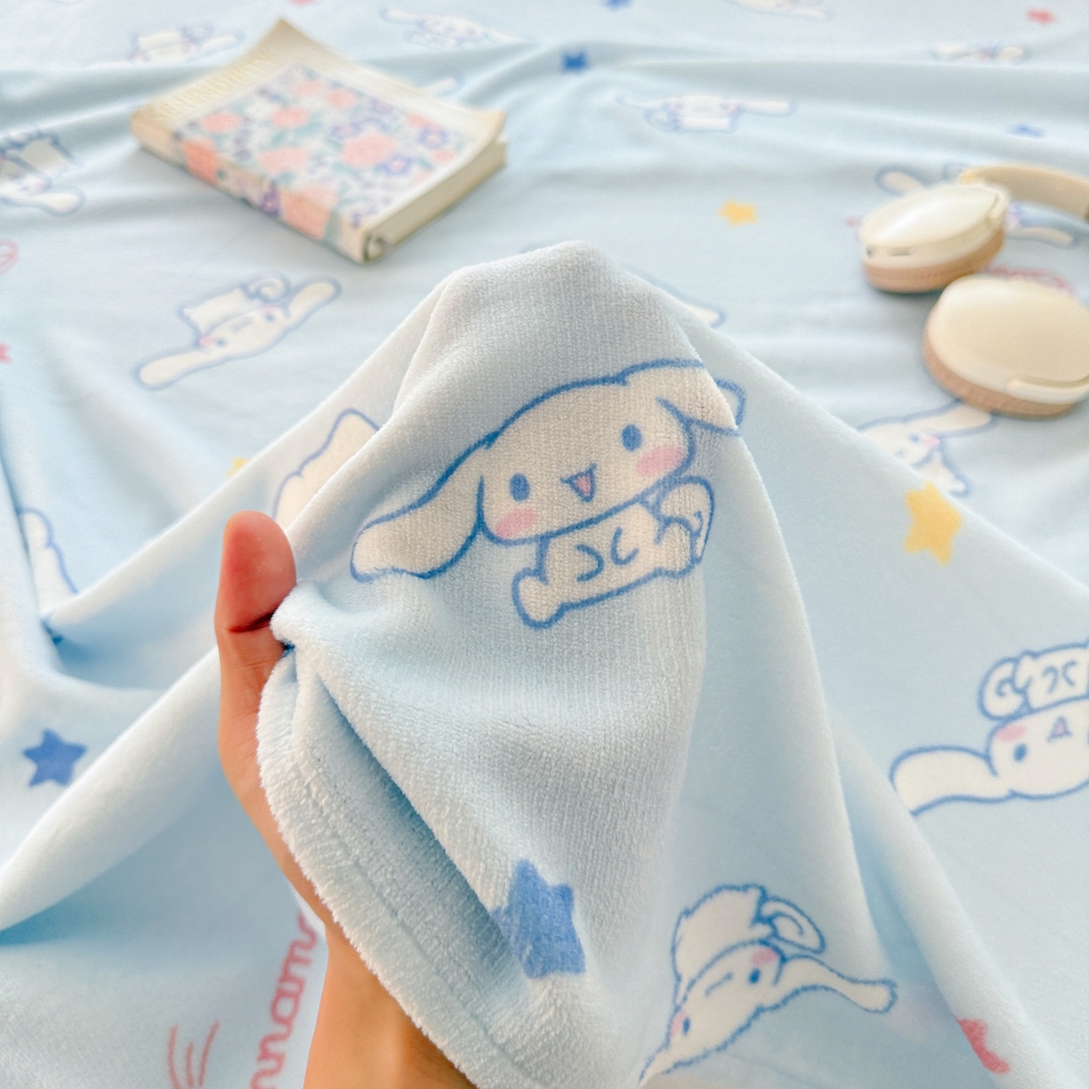 91家纺网 家纺一手货源 找家纺 名兮家居 2025新款经典奥特曼-三丽鸥高克重牛奶绒床单 星星大耳狗