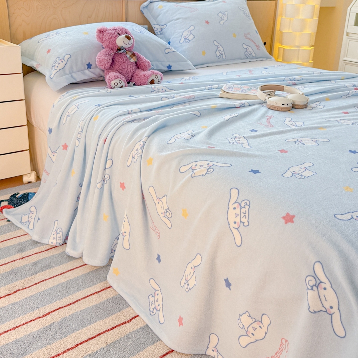 91家纺网 家纺一手货源 找家纺 名兮家居 2025新款经典奥特曼-三丽鸥高克重牛奶绒床单 星星大耳狗