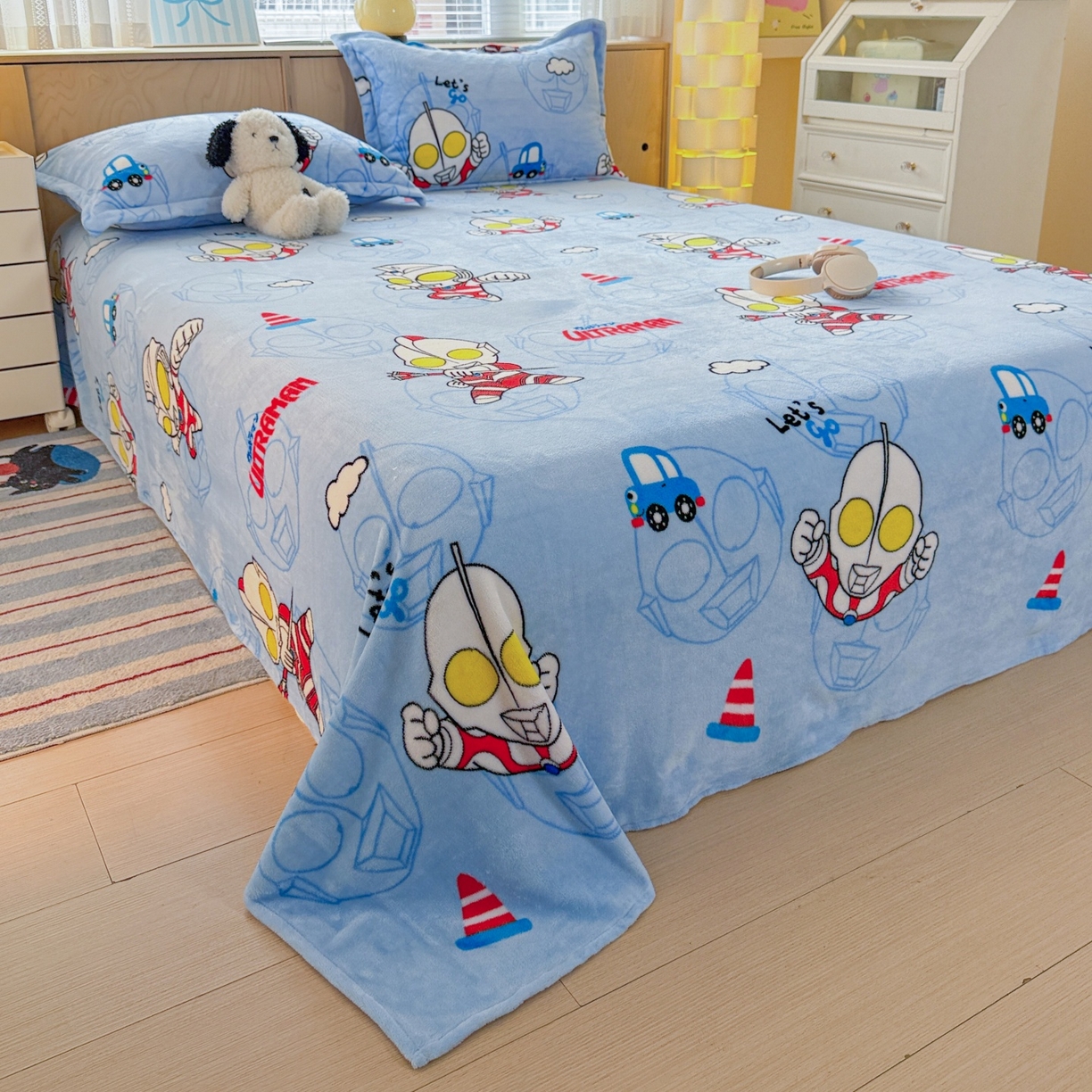 91家纺网 家纺一手货源 找家纺 名兮家居 2025新款经典奥特曼-三丽鸥高克重牛奶绒床单 云朵奥特曼