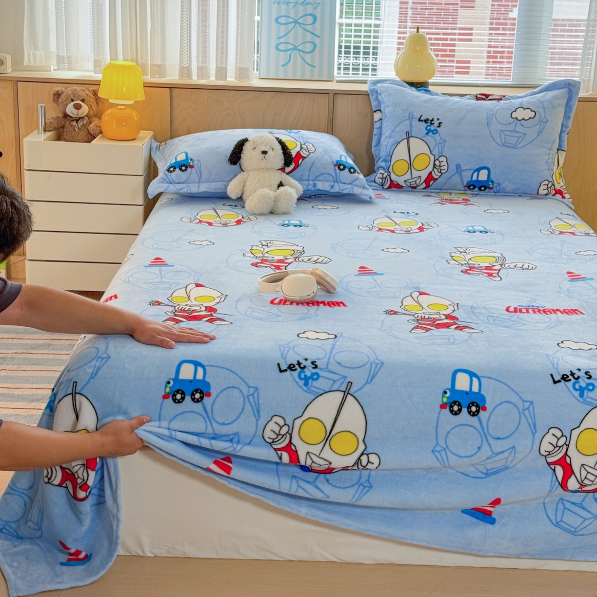 91家纺网 家纺一手货源 找家纺 名兮家居 2025新款经典奥特曼-三丽鸥高克重牛奶绒床单 云朵奥特曼