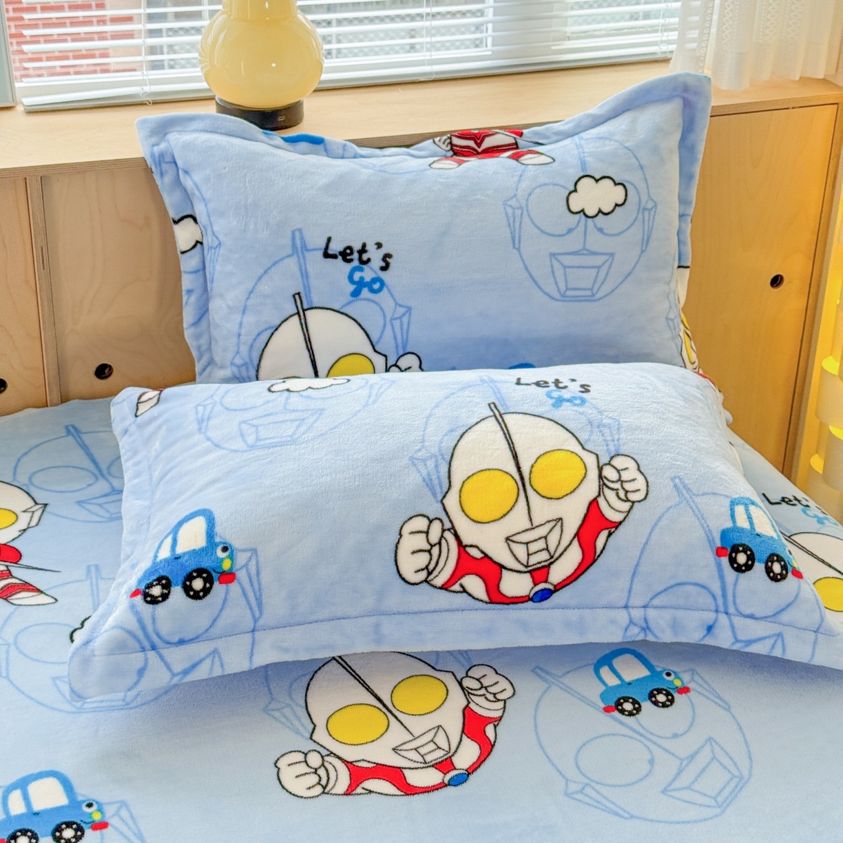 91家纺网 家纺一手货源 找家纺 名兮家居 2025新款经典奥特曼-三丽鸥高克重牛奶绒床单 云朵奥特曼