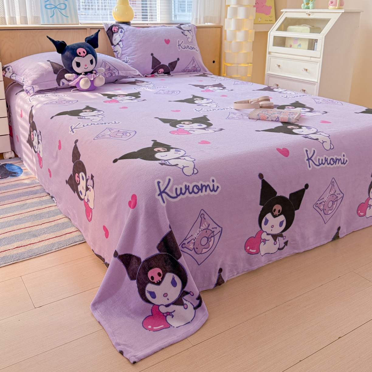 91家纺网 家纺一手货源 找家纺 名兮家居 2025新款经典奥特曼-三丽鸥高克重牛奶绒床单 紫色库洛米