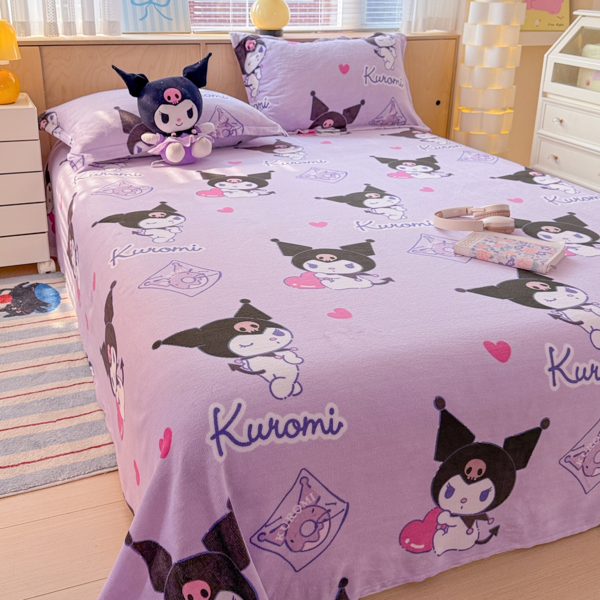 91家纺网 家纺一手货源 找家纺 名兮家居 2025新款经典奥特曼-三丽鸥高克重牛奶绒床单 紫色库洛米