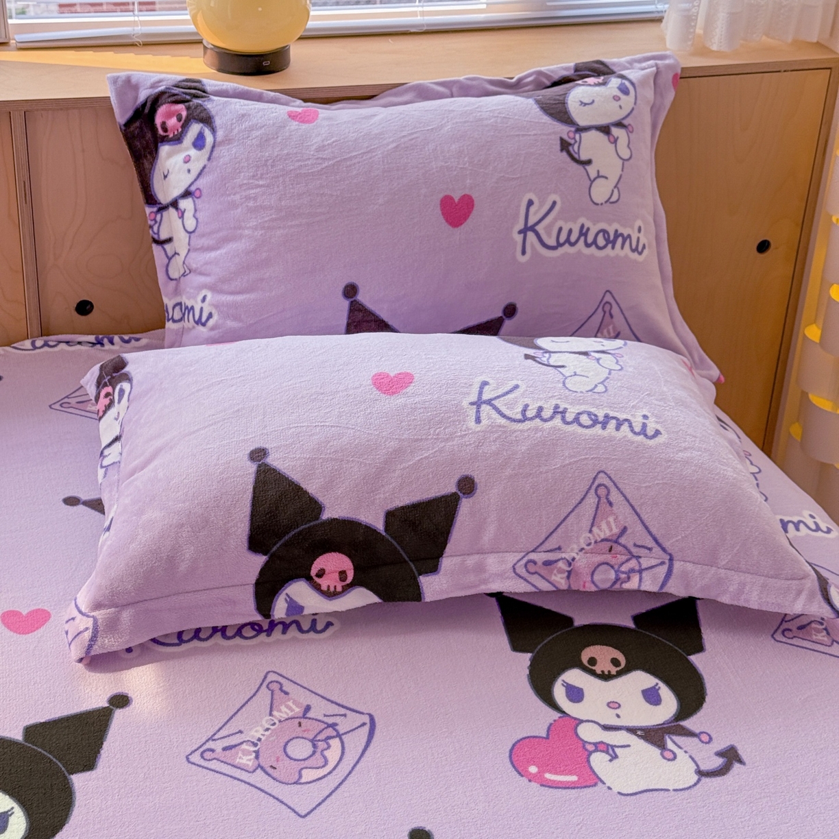 91家纺网 家纺一手货源 找家纺 名兮家居 2025新款经典奥特曼-三丽鸥高克重牛奶绒床单 紫色库洛米