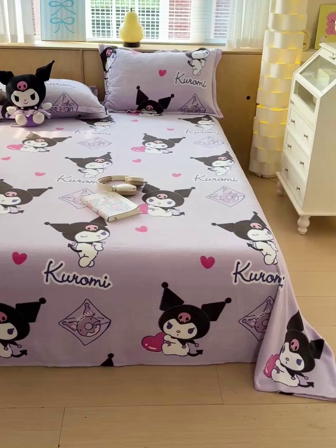 91家纺网 家纺一手货源 找家纺 名兮家居 2025新款经典奥特曼-三丽鸥高克重牛奶绒床单 紫色库洛米