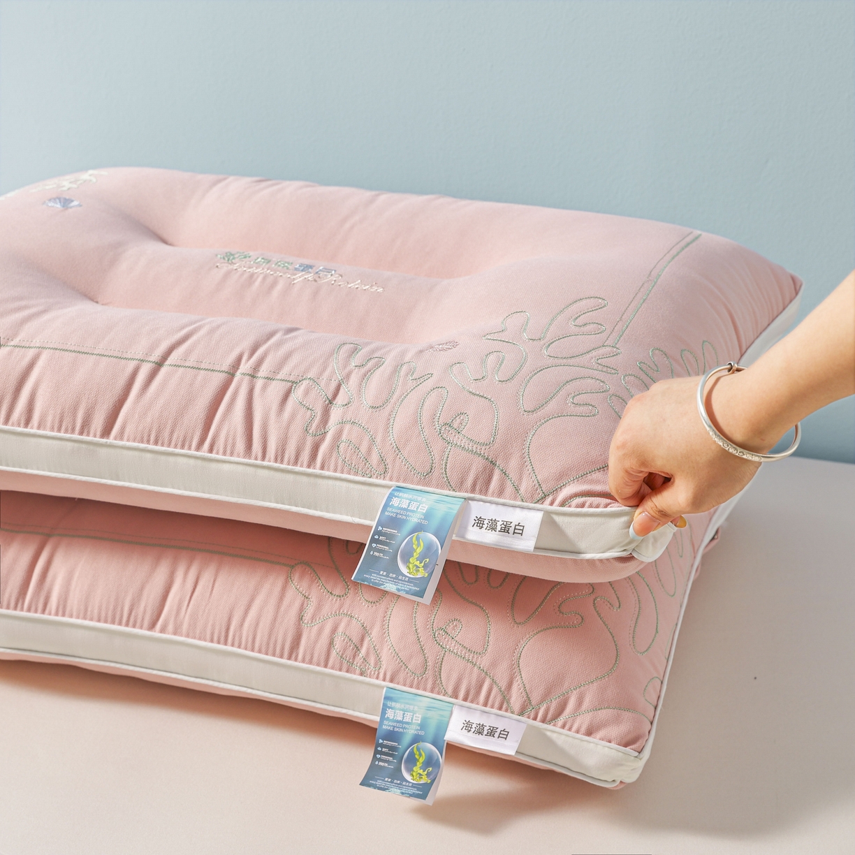 91家纺网 家纺一手货源 找家纺 宇诺家纺 2025新款刺绣款超柔软枕头枕芯家用单个成人护颈椎助深度睡眠枕芯 粉玉