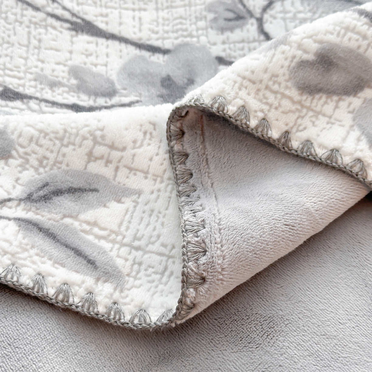 91家纺网 家纺一手货源 找家纺 （总）芙绣家纺 2025新款高克重双层牛奶绒毛毯加厚冬季毛毯四季毯办公室午休毯牛奶绒床单