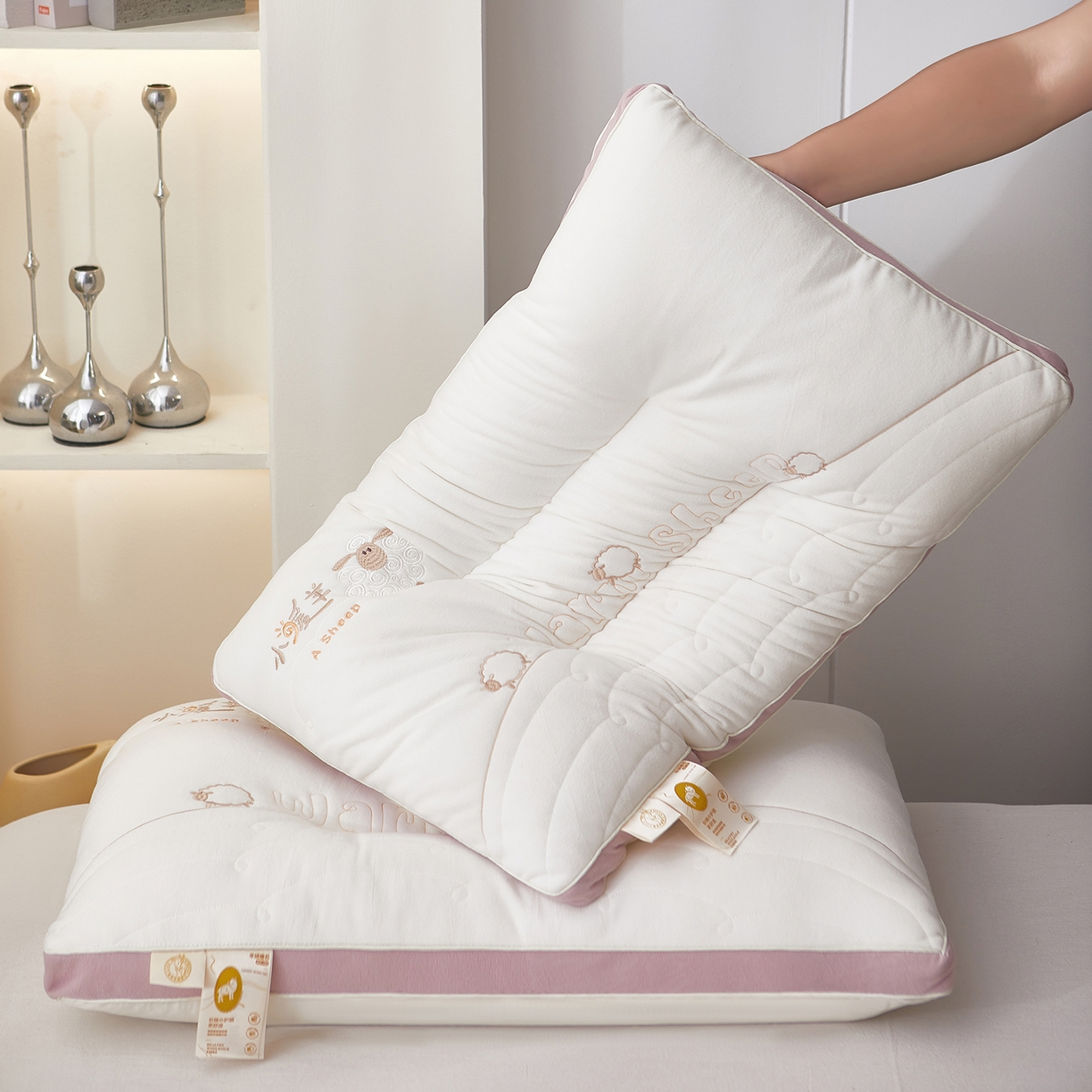 91家纺网 家纺一手货源 找家纺 （总）鼎晟纺 2025新款冬季小暖羊护颈枕学生枕芯成人枕头