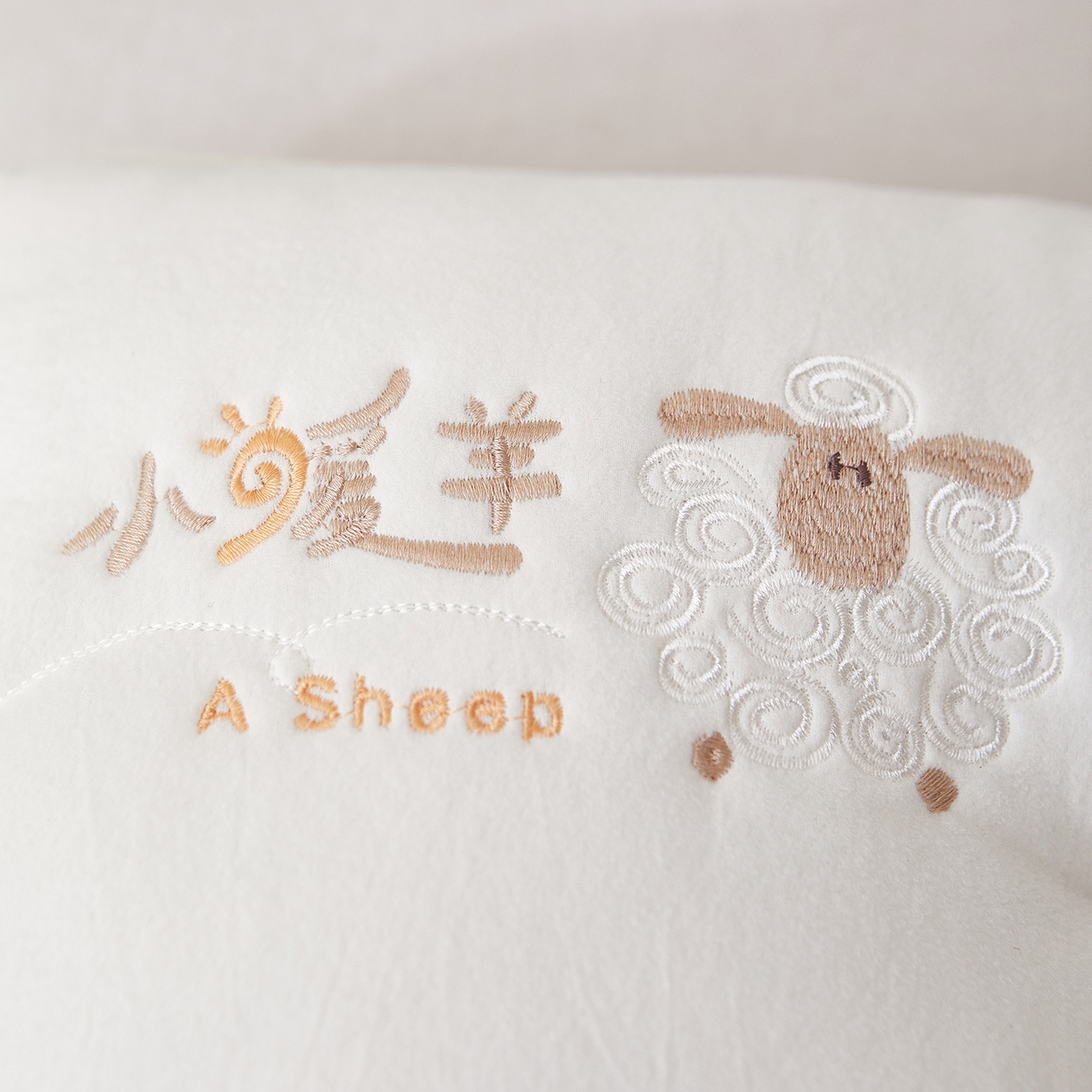 91家纺网 家纺一手货源 找家纺 鼎晟纺 2025新款冬季小暖羊护颈枕学生枕芯成人枕头 小暖羊-白色