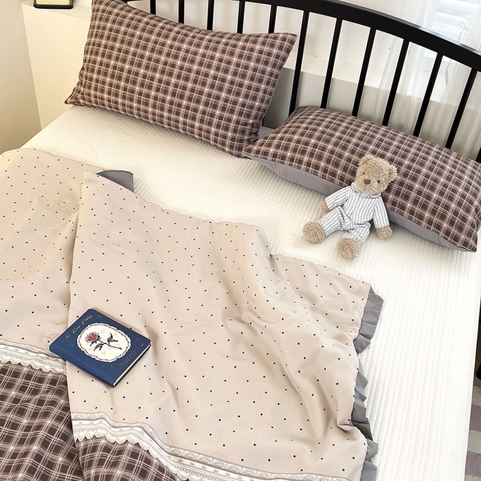 91家纺网 家纺一手货源 找家纺 汣沐生活 2025款A类针织棉双层纱夏凉被百分百新疆棉花填充空调被夏凉被四件套 复古红波点