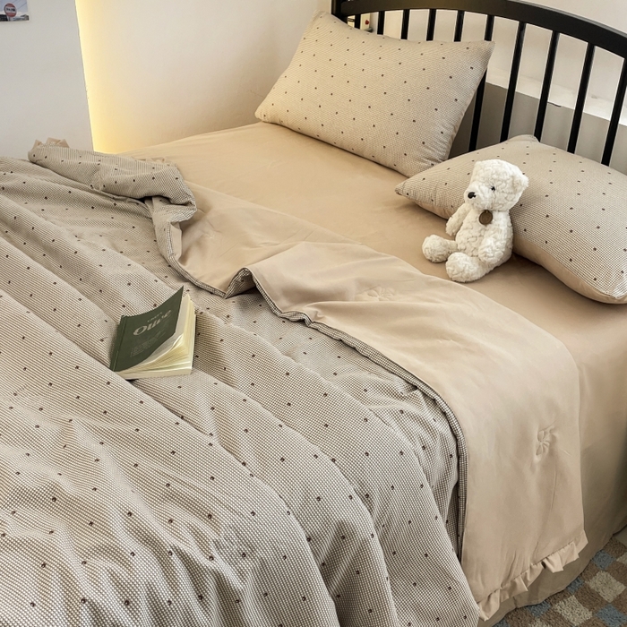 91家纺网 家纺一手货源 找家纺 汣沐生活 2025款A类针织棉双层纱夏凉被百分百新疆棉花填充空调被夏凉被四件套 摩卡小熊