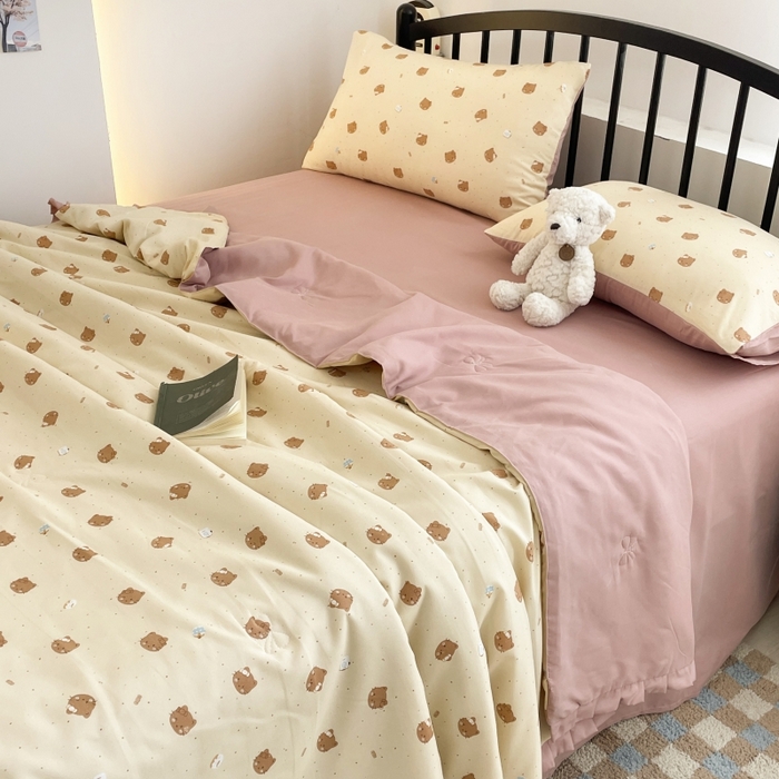 91家纺网 家纺一手货源 找家纺 汣沐生活 2025款A类针织棉双层纱夏凉被百分百新疆棉花填充空调被夏凉被四件套 曲奇小猫