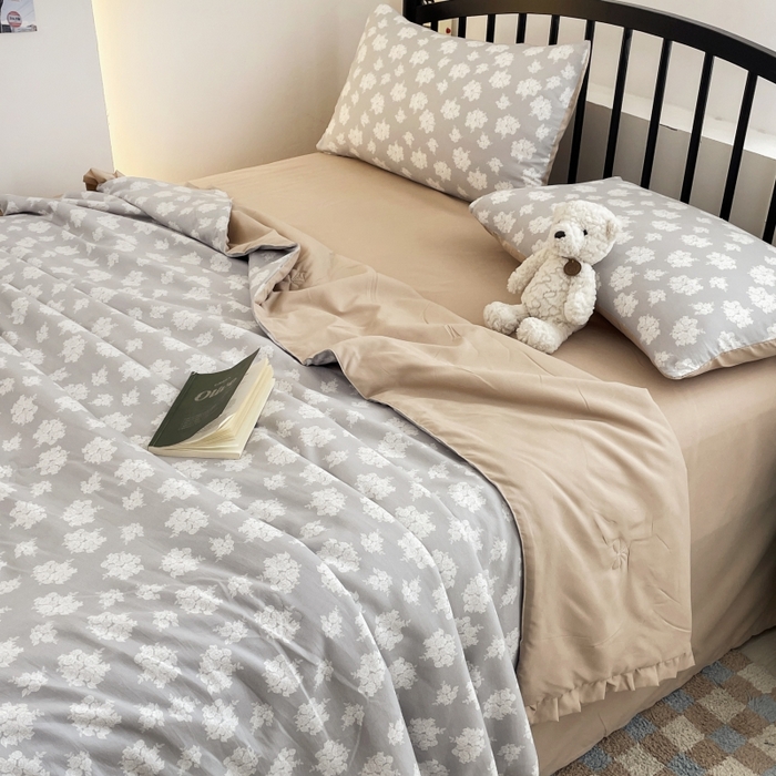 91家纺网 家纺一手货源 找家纺 汣沐生活 2025款A类针织棉双层纱夏凉被百分百新疆棉花填充空调被夏凉被四件套 时宜-咖