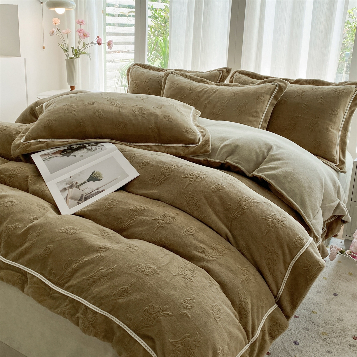 91家纺网 家纺一手货源 找家纺 （总）有间小屋 2025新款A类雕花绒四件套