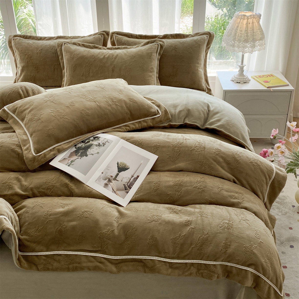 91家纺网 家纺一手货源 找家纺 （总）有间小屋 2025新款A类雕花绒四件套