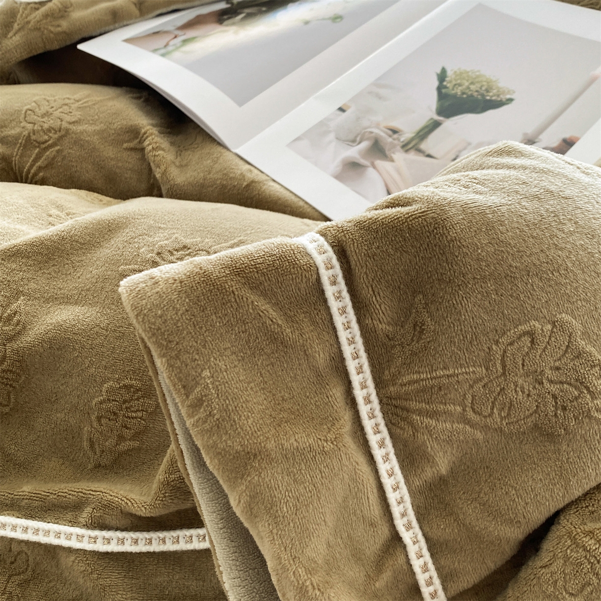 91家纺网 家纺一手货源 找家纺 （总）有间小屋 2025新款A类雕花绒四件套