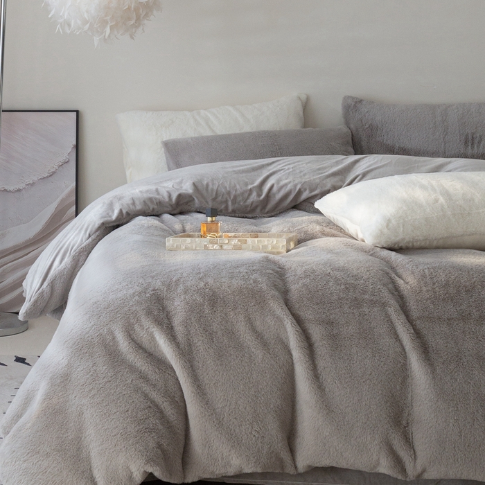 91家纺网 家纺一手货源 找家纺 ONE TWO ONE 121 2025新款A类加厚兔毛绒纯色四件套-安娜 安娜-灰咖