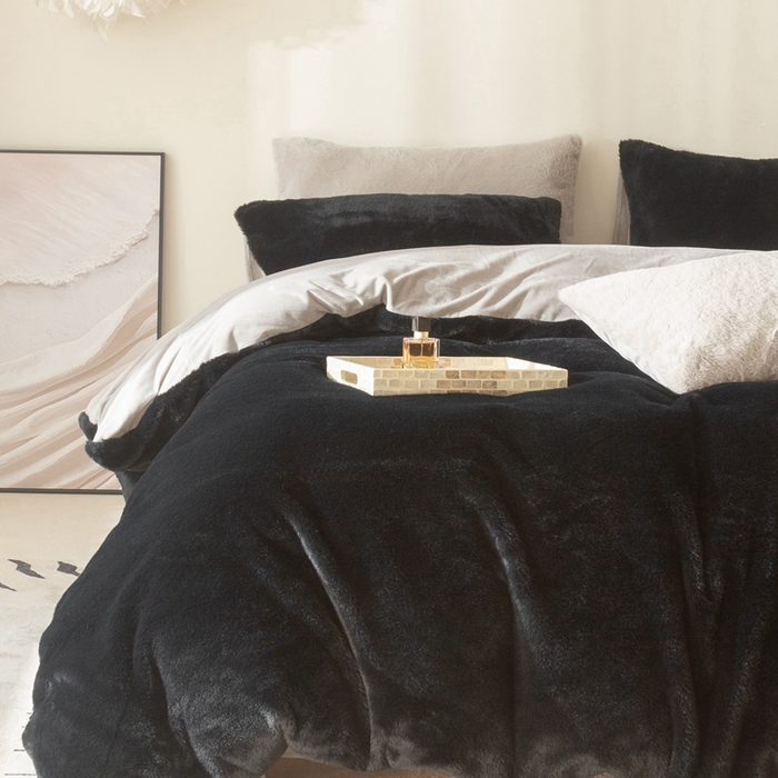 91家纺网 家纺一手货源 找家纺 ONE TWO ONE 121 2025新款A类加厚兔毛绒纯色四件套-安娜 安娜-熊猫