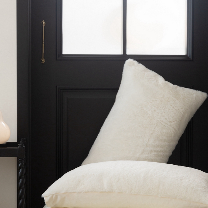 91家纺网 家纺一手货源 找家纺 ONE TWO ONE 121 2025新款A类加厚兔毛绒纯色四件套-安娜 安娜-雪白