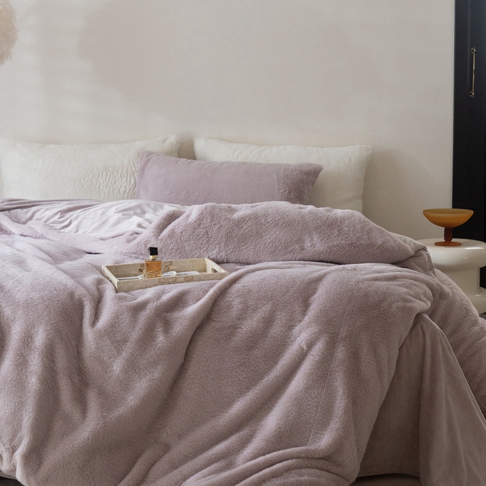 91家纺网 家纺一手货源 找家纺 ONE TWO ONE 121 2025新款A类加厚兔毛绒纯色四件套-安娜 安娜-云紫