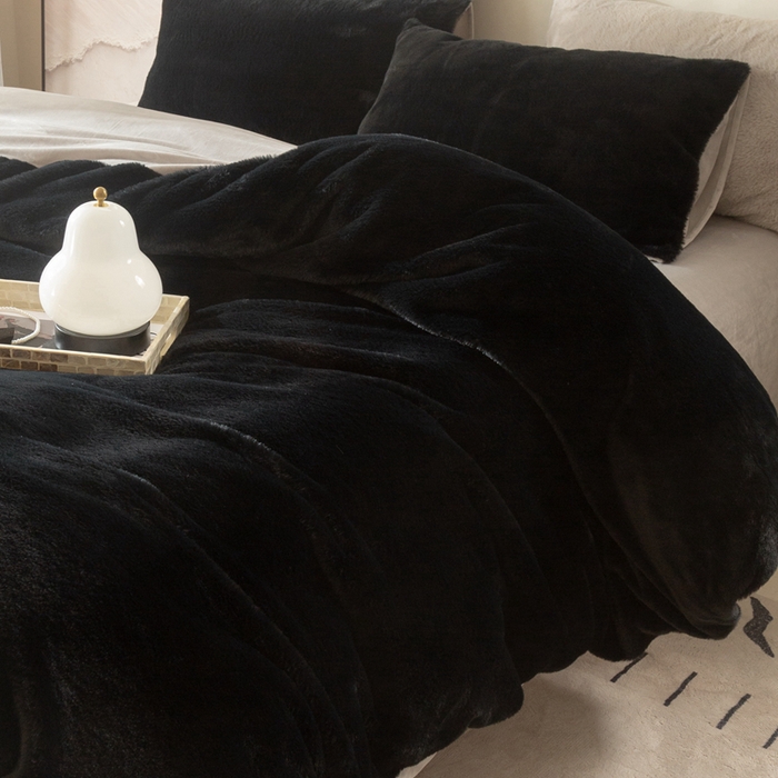 91家纺网 家纺一手货源 找家纺 ONE TWO ONE 121 2025新款A类加厚兔毛绒纯色四件套-安娜 安娜-熊猫