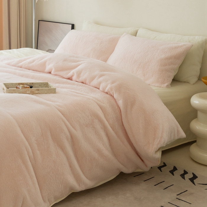 91家纺网 家纺一手货源 找家纺 ONE TWO ONE 121 2025新款A类加厚兔毛绒纯色四件套-安娜 安娜-粉昔