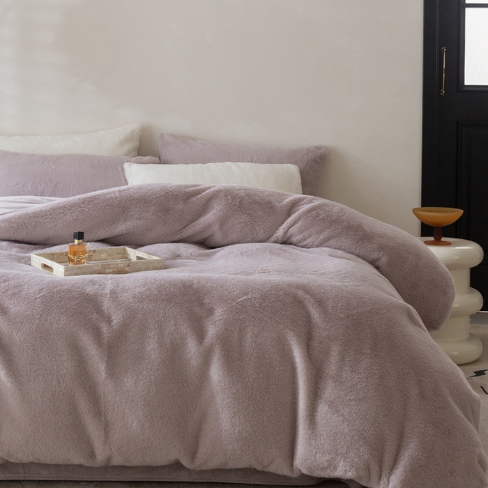 91家纺网 家纺一手货源 找家纺 ONE TWO ONE 121 2025新款A类加厚兔毛绒纯色四件套-安娜 安娜-云紫