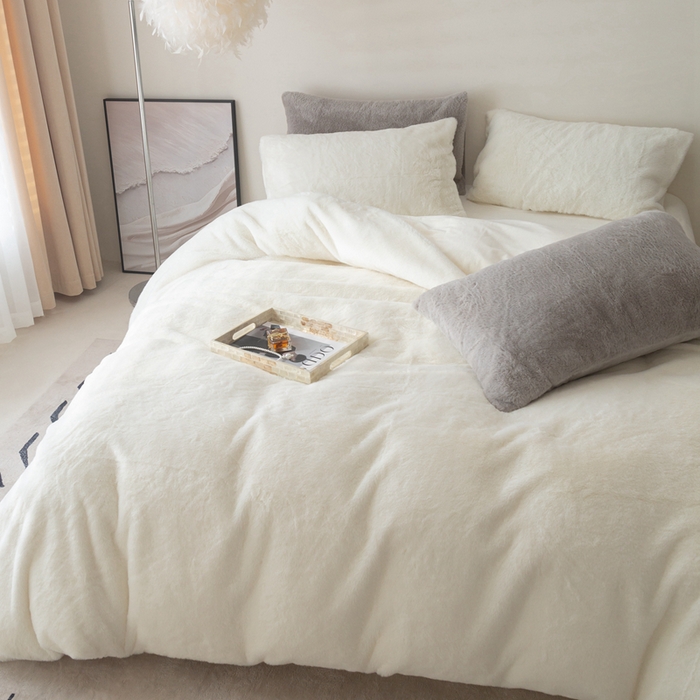 91家纺网 家纺一手货源 找家纺 ONE TWO ONE 121 2025新款A类加厚兔毛绒纯色四件套-安娜 安娜-雪白