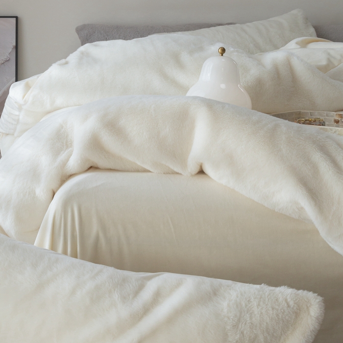 91家纺网 家纺一手货源 找家纺 ONE TWO ONE 121 2025新款A类加厚兔毛绒纯色四件套-安娜 安娜-雪白