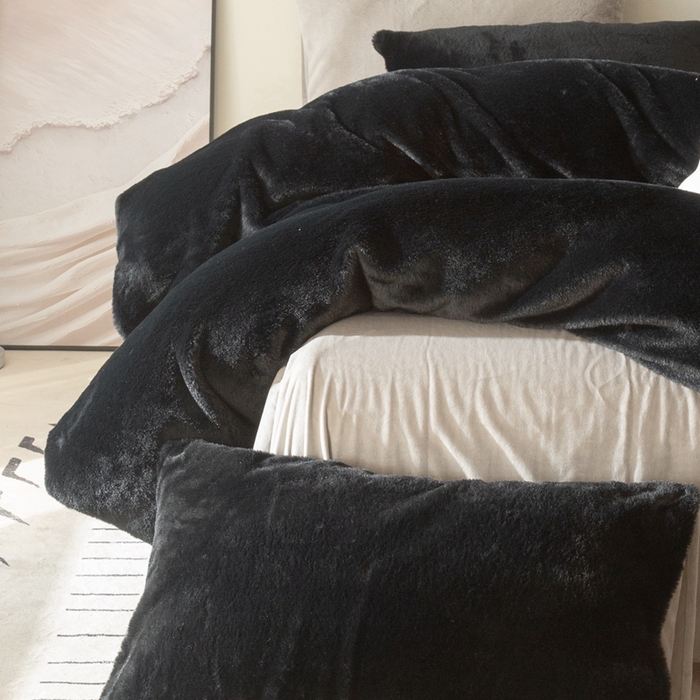 91家纺网 家纺一手货源 找家纺 ONE TWO ONE 121 2025新款A类加厚兔毛绒纯色四件套-安娜 安娜-熊猫