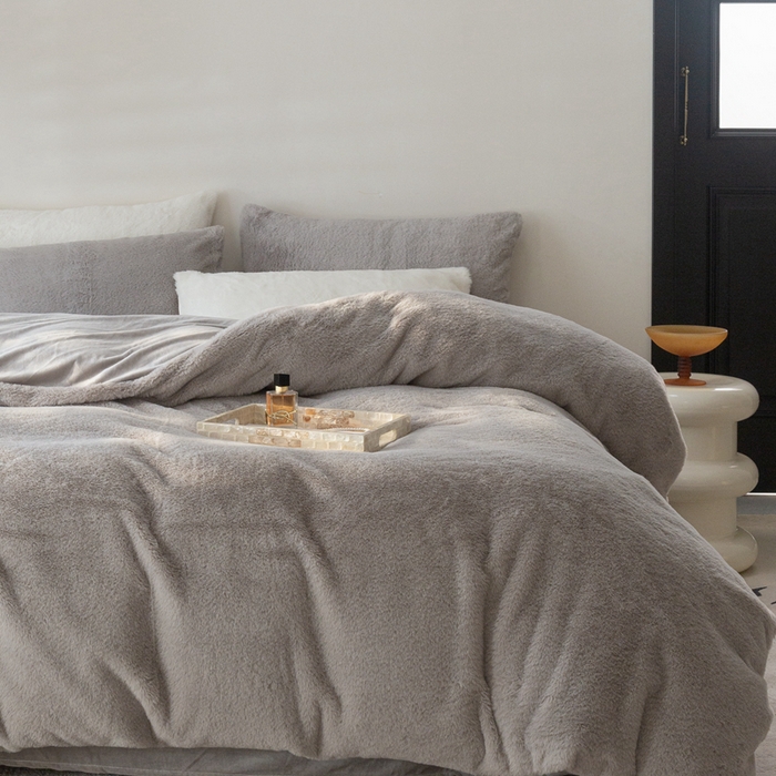 91家纺网 家纺一手货源 找家纺 ONE TWO ONE 121 2025新款A类加厚兔毛绒纯色四件套-安娜 安娜-灰咖