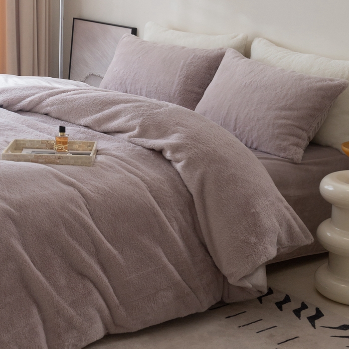 91家纺网 家纺一手货源 找家纺 ONE TWO ONE 121 2025新款A类加厚兔毛绒纯色四件套-安娜 安娜-云紫