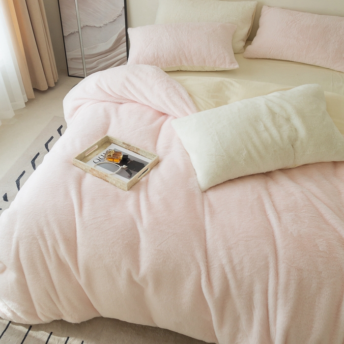 91家纺网 家纺一手货源 找家纺 ONE TWO ONE 121 2025新款A类加厚兔毛绒纯色四件套-安娜 安娜-粉昔