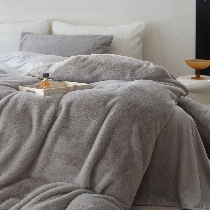 91家纺网 家纺一手货源 找家纺 ONE TWO ONE 121 2025新款A类加厚兔毛绒纯色四件套-安娜 安娜-灰咖