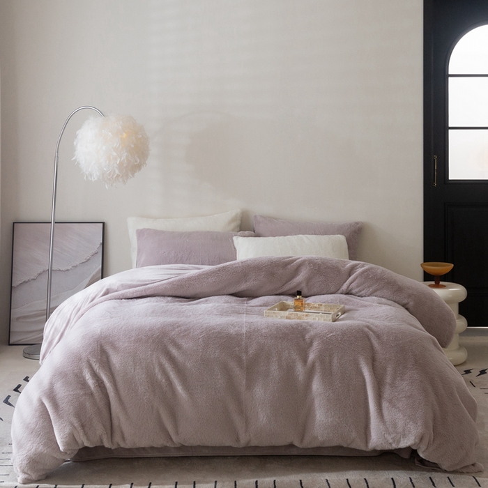 91家纺网 家纺一手货源 找家纺 ONE TWO ONE 121 2025新款A类加厚兔毛绒纯色四件套-安娜 安娜-云紫