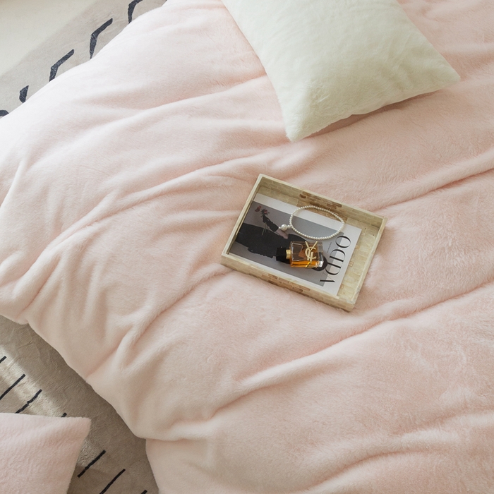 91家纺网 家纺一手货源 找家纺 ONE TWO ONE 121 2025新款A类加厚兔毛绒纯色四件套-安娜 安娜-粉昔