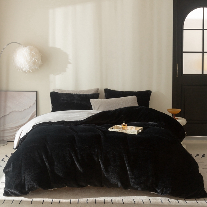 91家纺网 家纺一手货源 找家纺 ONE TWO ONE 121 2025新款A类加厚兔毛绒纯色四件套-安娜 安娜-熊猫