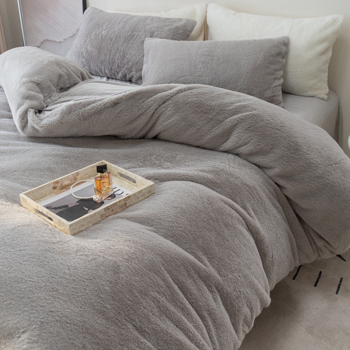 91家纺网 家纺一手货源 找家纺 ONE TWO ONE 121 2025新款A类加厚兔毛绒纯色四件套-安娜 安娜-灰咖